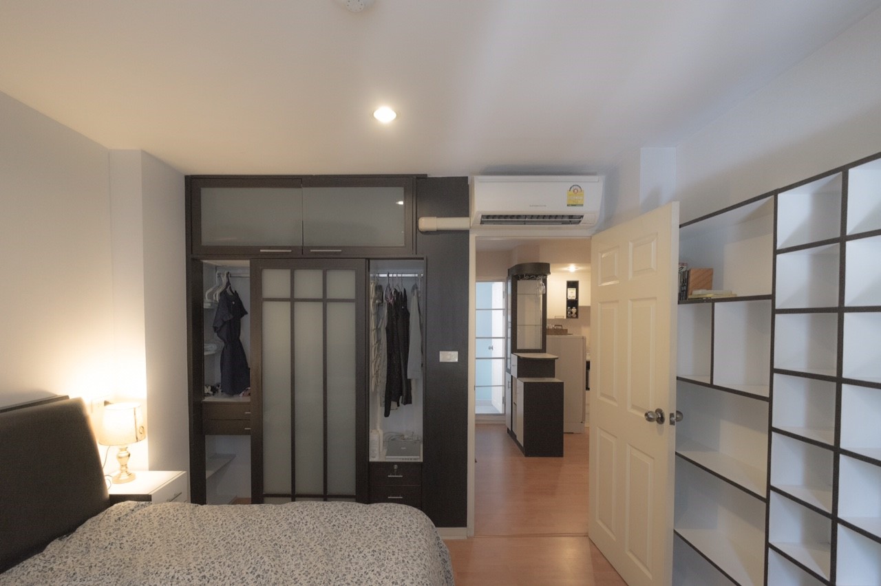 ขายคอนโด Parkview ( พาร์ควิว – วิภาวดี ) 1 ห้องนอน ราคา 1.95 ล้าน ห้องมุม พื้นที่ 33.5 ตร.ม ทิศเหนือ ตึก C4 ชั้น 2 พร้อมเฟอร์นิเจอร์ บิ้วอินท์