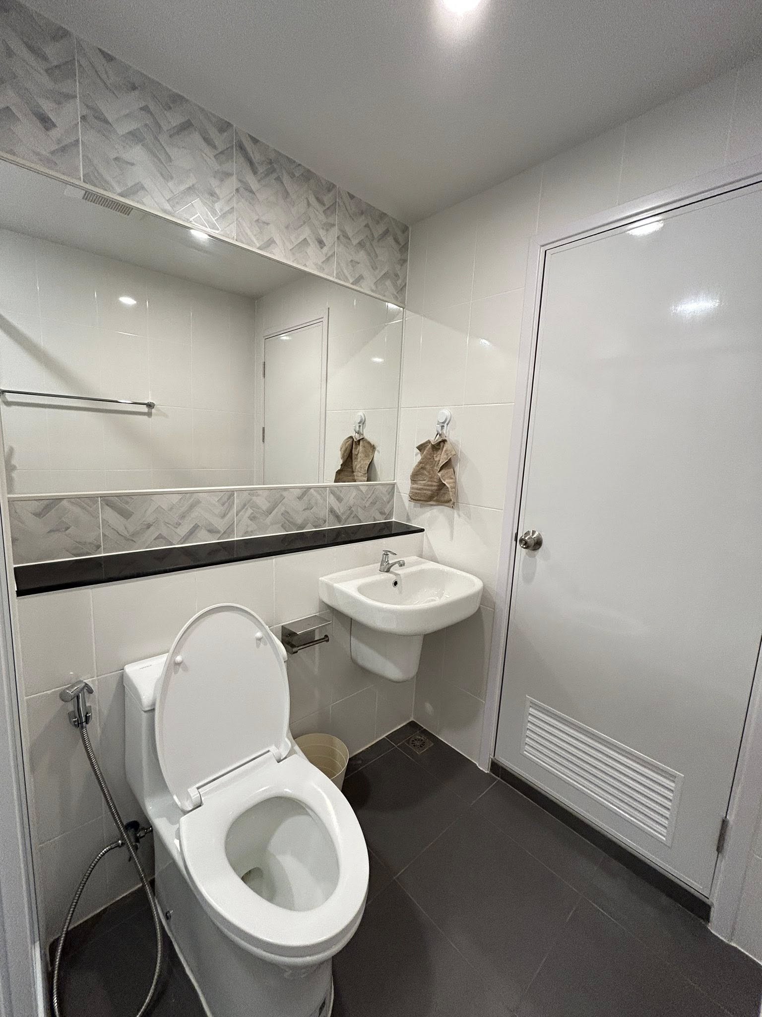 ให้เช่าคอนโด รีเจ้นท์ โฮม บางนา / For Rent Regent Home Bangna (English below)