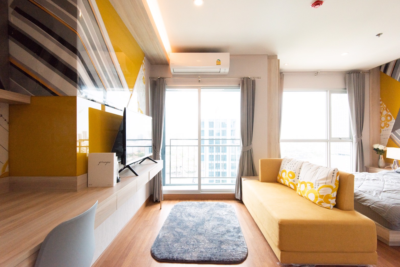 ให้เช่าคอนโดใหม่ Lumpini Park Vibhavadi - Chatuchak (ลุมพินี พาร์ค วิภาวดี-จตุจักร) ห้อง Studio ห้องมุม ชั้นสูง วิวสระ ชั้น 18