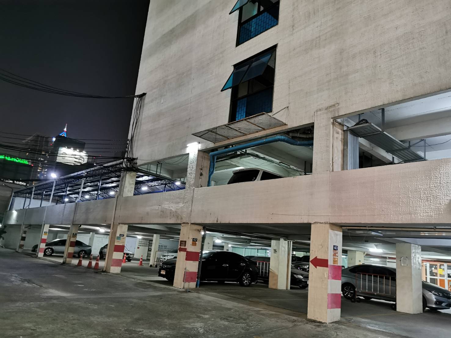 ให้เช่าคอนโด Ruenrudee Condominium (รื่นฤดี คอนโดมิเนียม) 1 ห้องนอน 1 ห้องน้ำ 1 ครัว 1 ห้องนั่งเล่น ขนาด 44 ตรม.