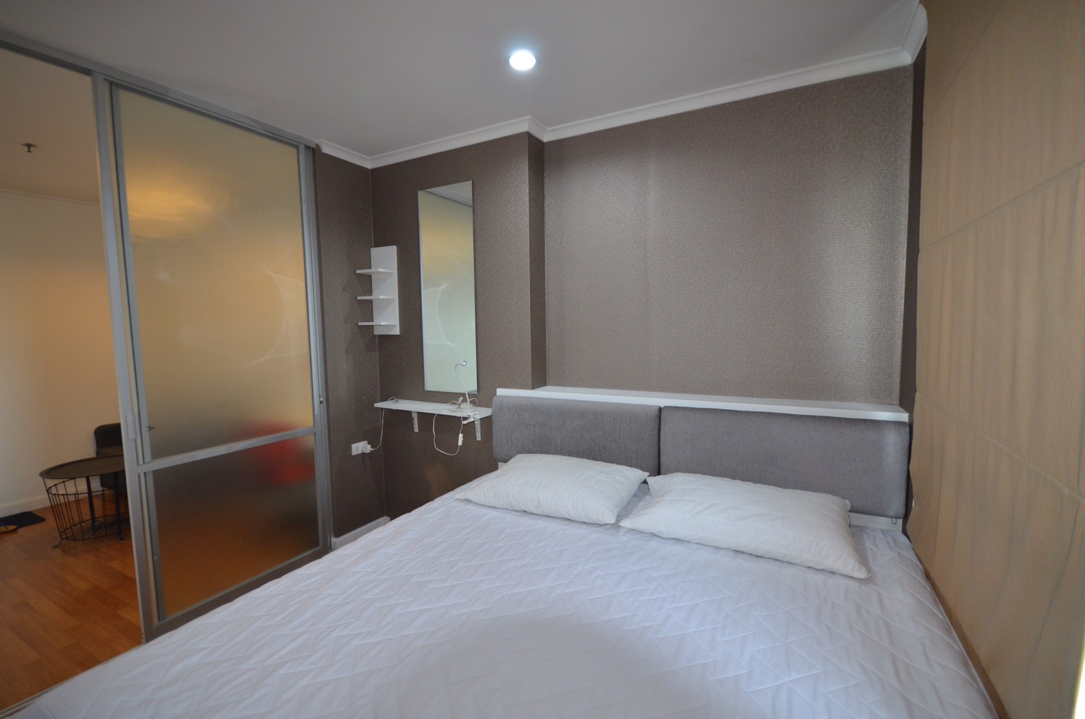 ให้เช่าคอนโด Lumpini Place Rama 4 - Kluaynamthai (ลุมพินี เพลส พระราม 4-กล้วยน้ำไท)1 ห้องนอน 1 ห้องน้ำ ขนาด 28 ตรม ชั้น 19