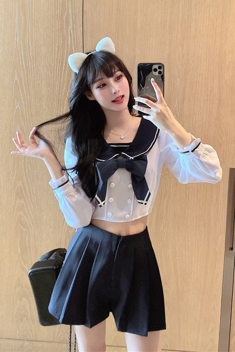 พรีออเดอร์ : ชุดแฟชั่น JK สไตล์นักเรียนญี่ปุ่น เสื้อปกกะลาสี ครอปสั้น และ กางเกงขาสั้นแต่งจีบ ขาบาน (ราคาแยกชิ้น)