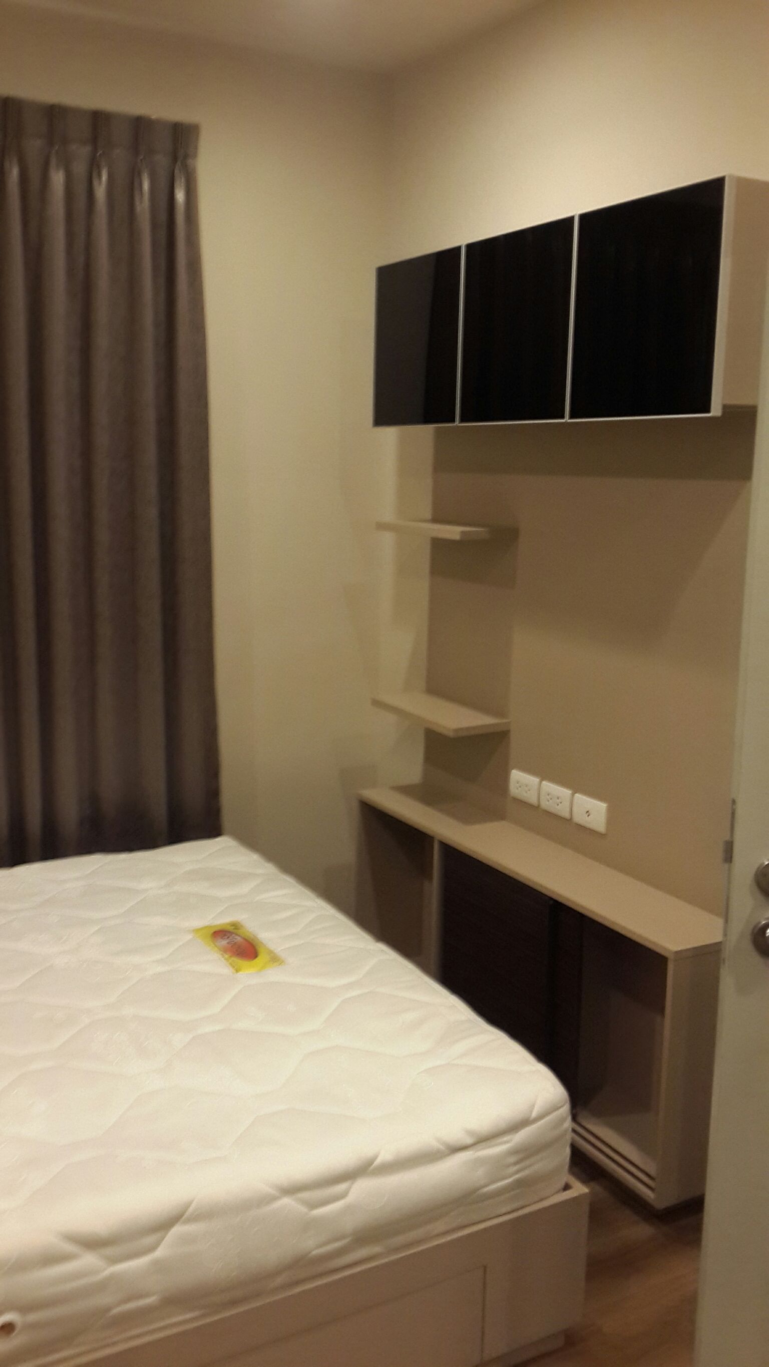 ขาย/ให้เช่า คอนโดออนิกซ์พหลโยธิน (Onyx Phahonyothin) 1 ห้องนอน 1 ห้องน้ำ พื้นที่ 31 ตรม. วิวสระน้ำ