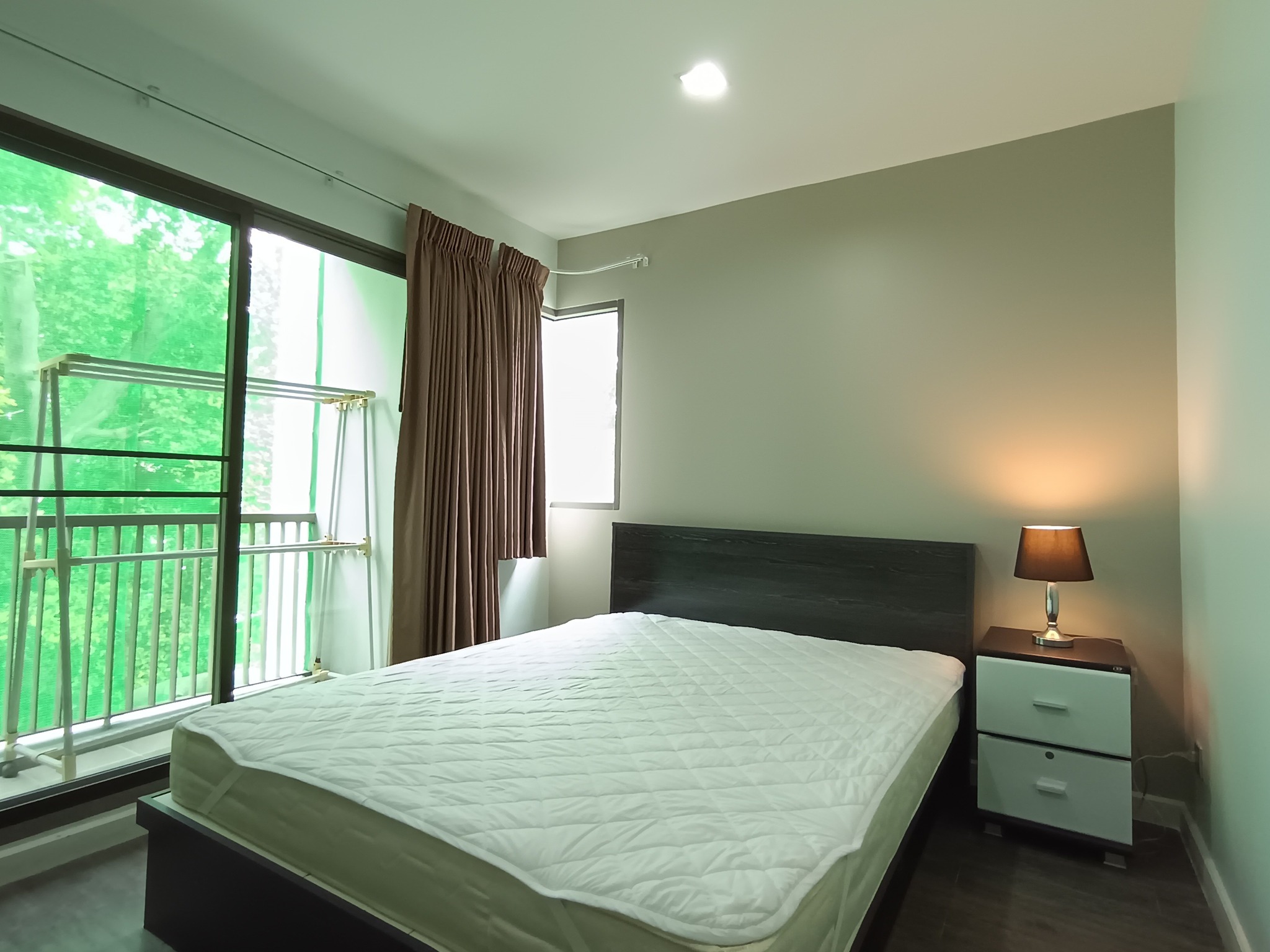 📌 ให้เช่าด่วน! คอนโด B Campus ประชาชื่น 2 ห้องนอน 1 ห้องน้ำ ขนาด 47 ตร.ม. ห้องมุม ชั้น 3