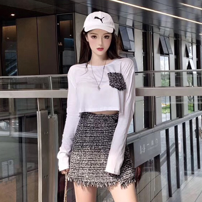 พรีออเดอร์ : ชุดเซ็ทแฟชั่นสไตล์เกาหลี เสื้อยืดคอกลมแขนยาวแต่งกระเป๋า + กระโปรงสีเข้าชุด มีให้เลือก 2 สี