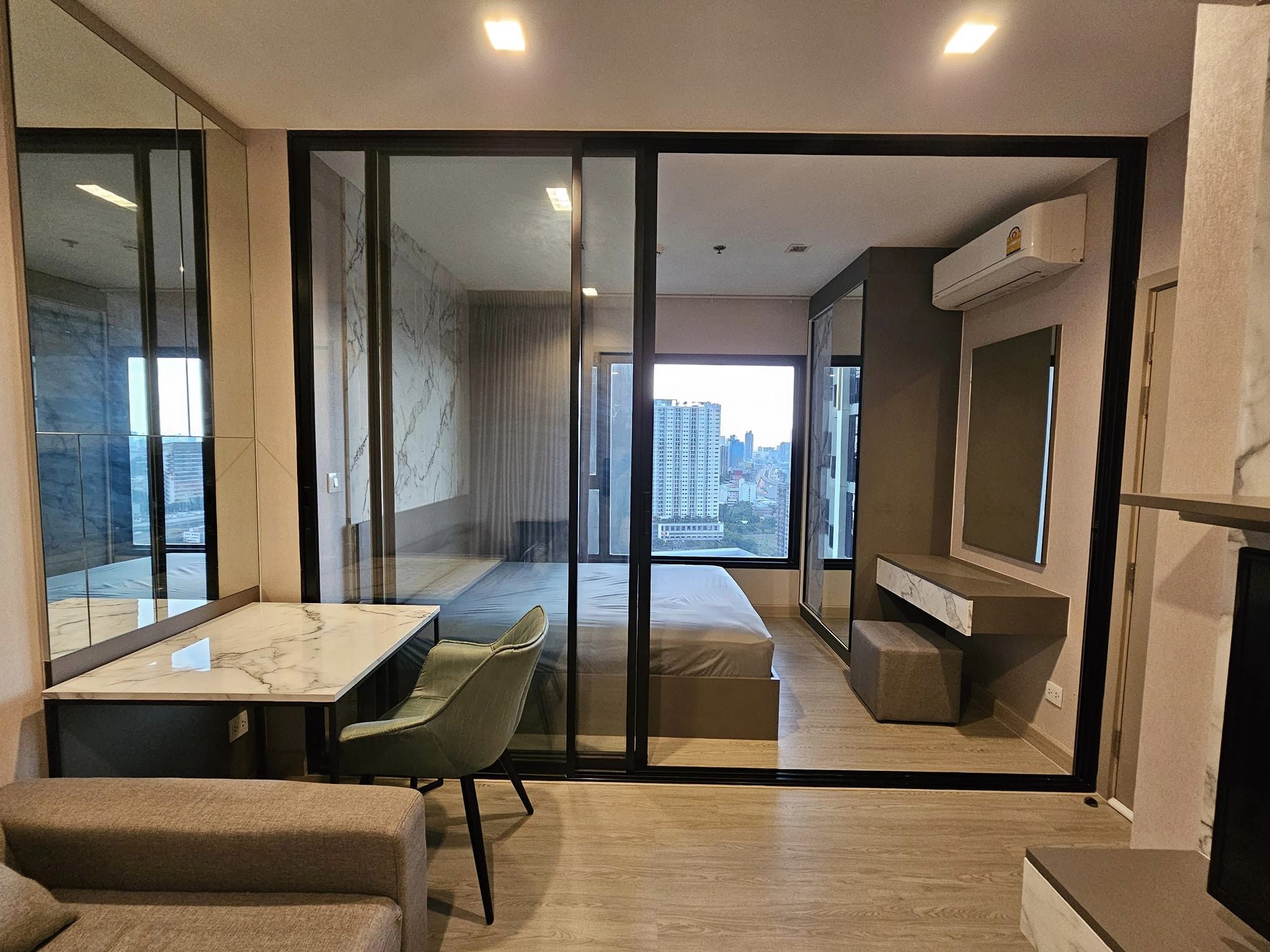 ให้เช่าคอนโด The Politan Rive ห้องขนาด 24.5 ตรม.บ้านเลขที่ 28/736 ชั้น 23 (2340) ทิศใต้ วิวสระว่ายน้ำ