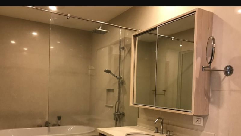 ให้เช่าคอนโด The Emporio Place (ดิ เอ็มโพริโอ เพลส) ห้องDuplex 1 ห้องนอน 1 ห้องน้ำ ขนาด 90 ตรม ชั้น 9-10 ห้องตกแต่งสวยพร้อมอยู่ สัญญาขั้นต่ำ 1 ปี