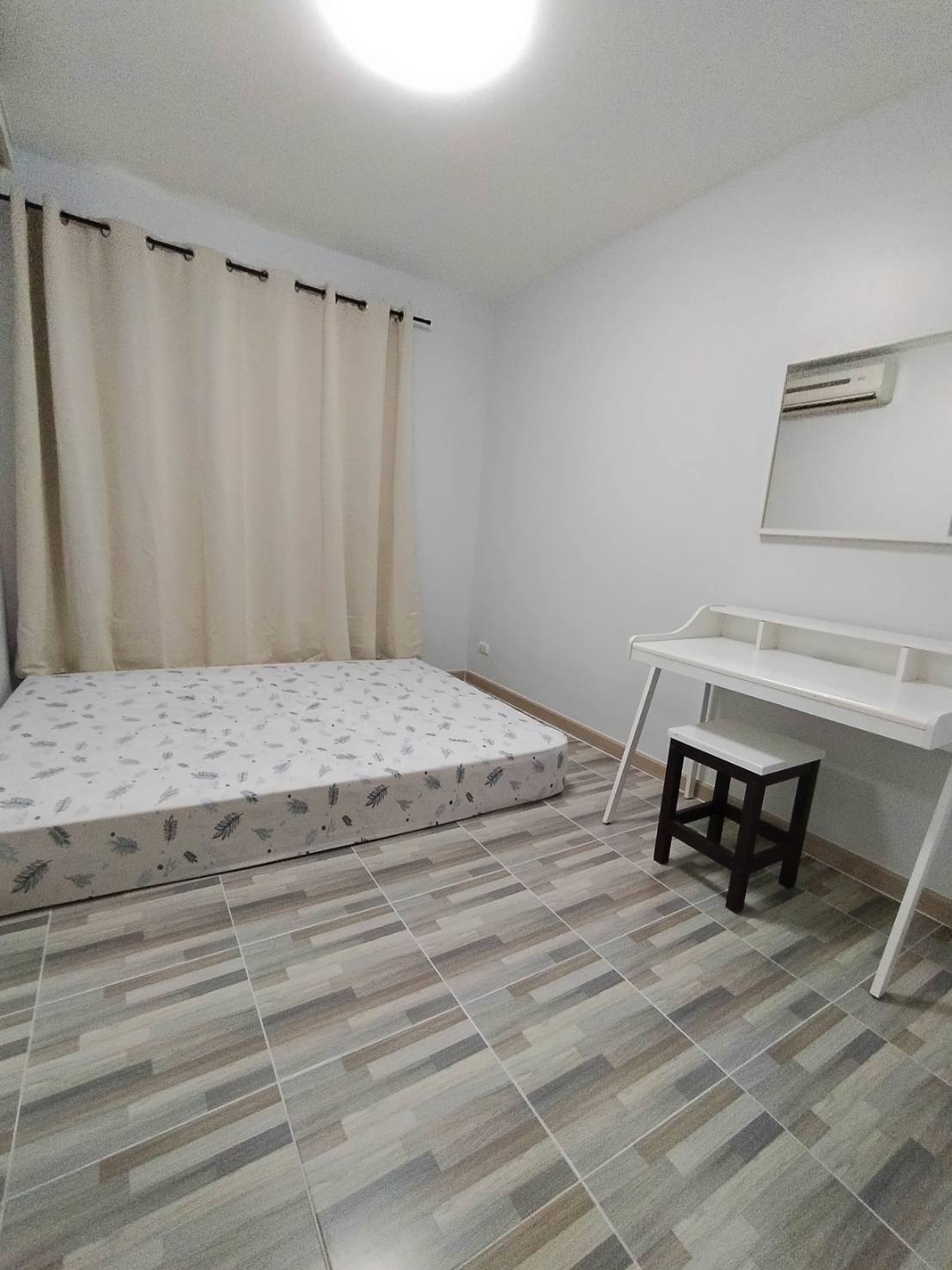 ให้เช่า iCondo Serithai Green Space (ไอคอนโด เสรีไทย กรีนสเปซ) ตั้งอยู่หน้าถนนเสรีไทย ระหว่างเสรีไทย43-45 ห้องทำใหม่เอี่ยม สวยจนหลงรัก