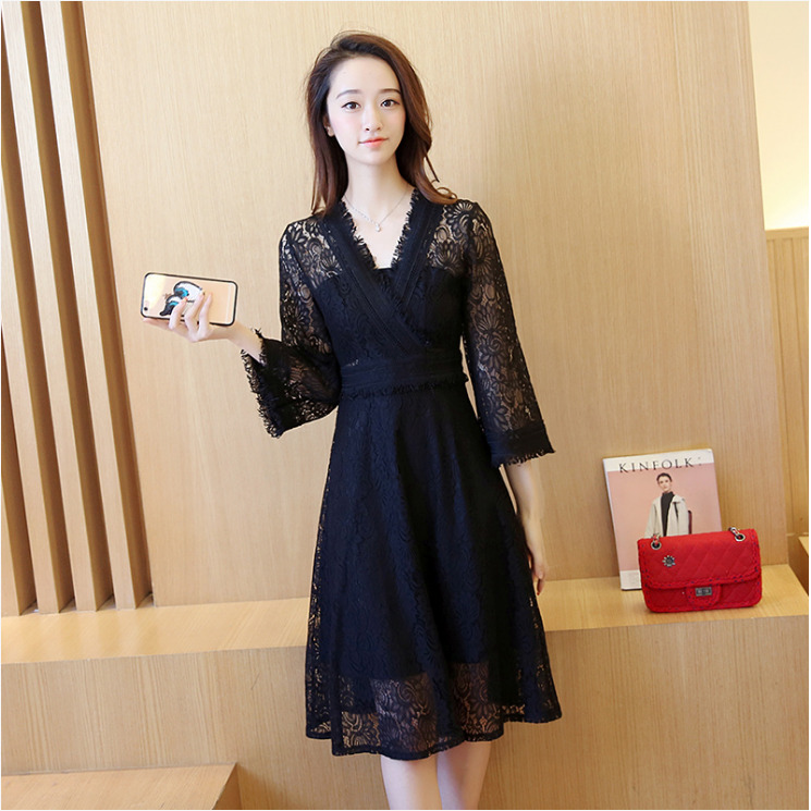 ชุดเดรสลูกไม้สีดำ คอวี มีแขน กระโปรงฟรีไซส์ แนวเรียบร้อย สวยหวาน น่ารักๆ แฟชั่นสวยๆ สไตล์เกาหลี ใส่ได้หลายโอกาส