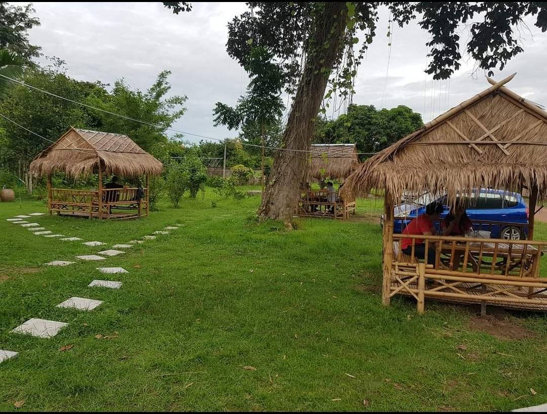 ขายที่ดินถมแล้ว ขนาดพื้นที่ ประมาณ 3 ไร่ 1 งาน 90 ตรว. ขายราคา 4 ล้านต่อรองได้ หน้ากวาง 10 วา ยาว 120 วา ท้ายไร่กว้าง 15 วา