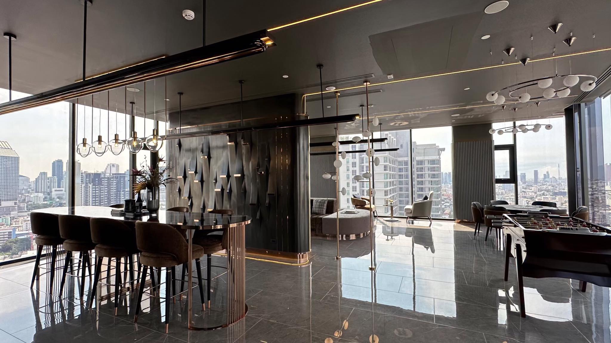 🔥 ห้ามพลาด! ให้เช่า SOHO Bangkok Ratchada คอนโดหรูสไตล์มูจิ ห้อง Duo 2 ชั้น วิวสวย ใกล้ MRT ห้วยขวาง เพียง 200 ม.! 🔥