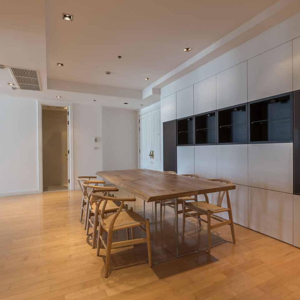 ให้เช่าคอนโด Athenee Residence (แอทธินี เรสซิเด้นซ์) 3 ห้องนอน 4 ห้องน้ำ 1 ห้องแม่บ้าน ขนาด 178 ตร.ม