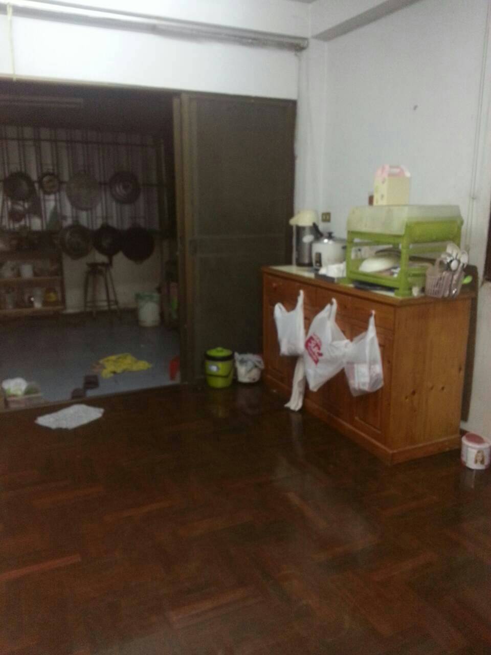 ขายทาวน์เฮ้าส์ 3 ชั้น 4 ห้องนอน 1 ห้องครัว 2 ห้องน้ำ พื้นที่ 30 ตร.ว