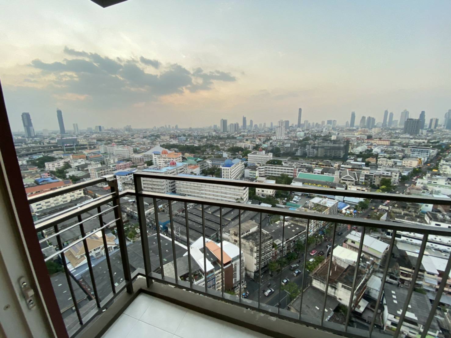 ให้เช่าคอนโด Lumpini Place Ratchada-Sathu (ลุมพินี เพลส รัชดา - สาธุ) 1 ห้องนอน 1 ห้องน้ำ ขนาด 33 ตรม ชั้น 22