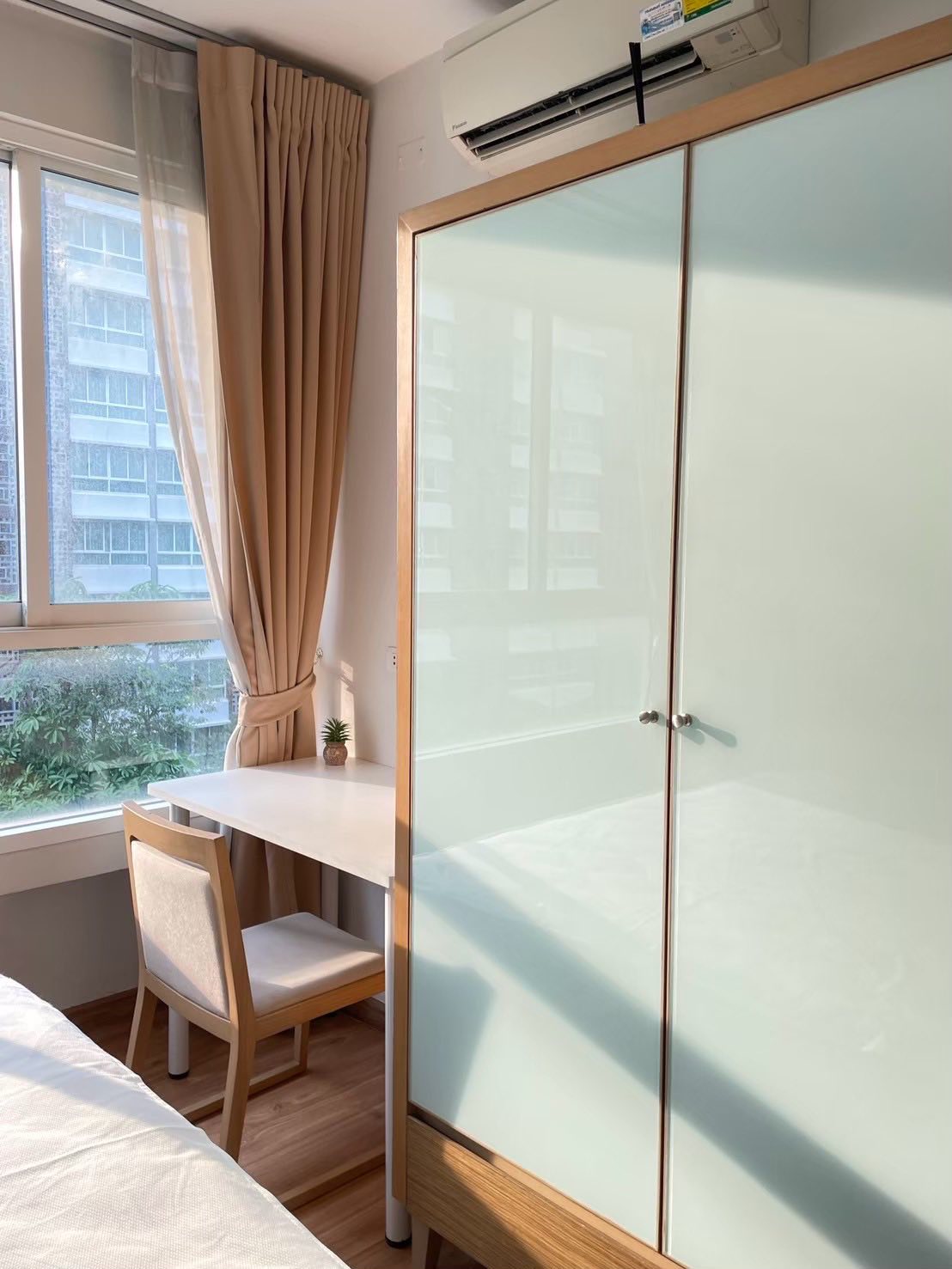 ให้เช่าคอนโด ไอบิซ่า คอนโด อาร์ซีเอ / For Rent Ibiza Condo RCA (English below)