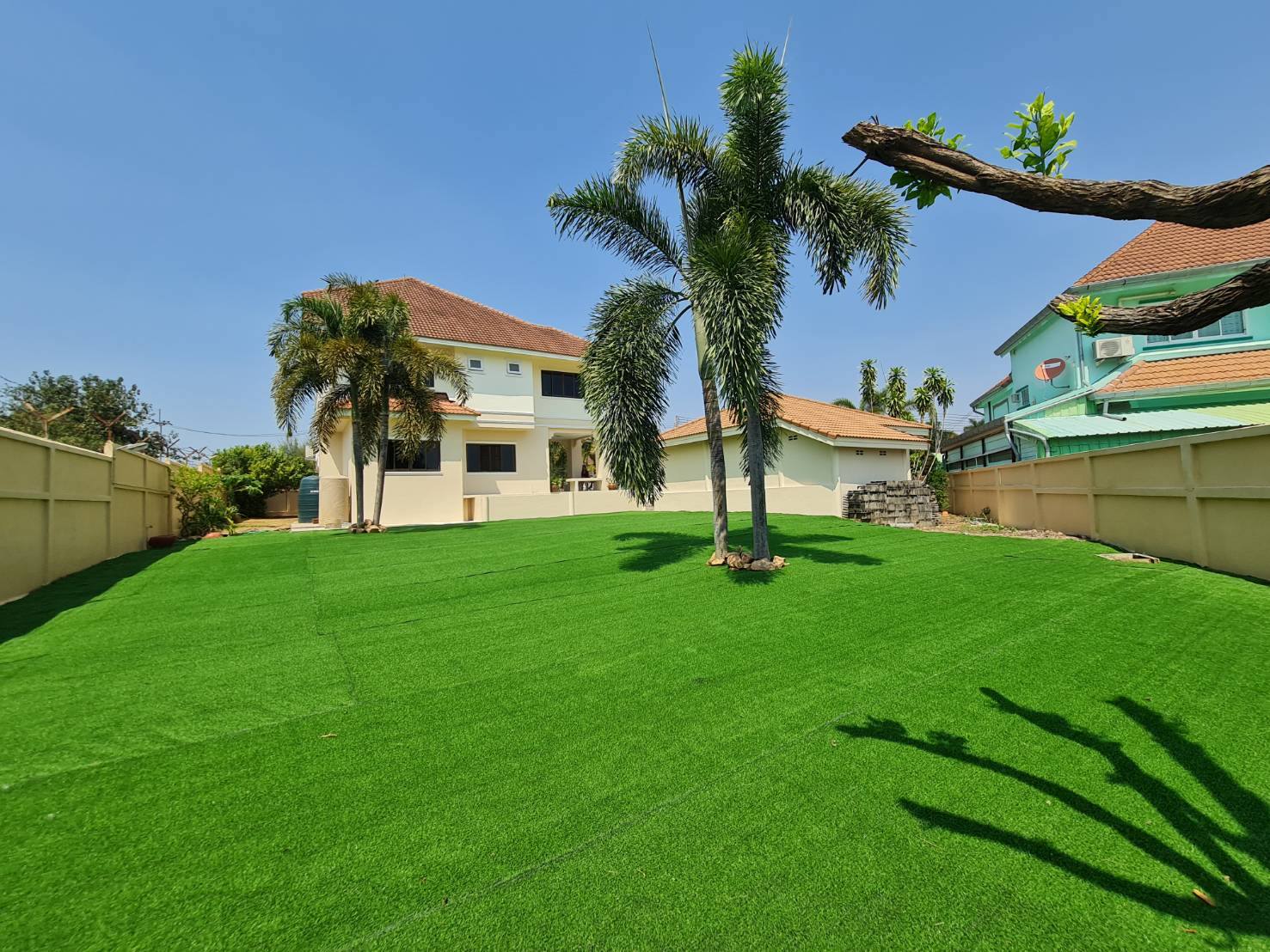 🏡 ขายบ้านเดี่ยวหลังใหญ่ วิวภูเขาล้อมรอบ หมู่บ้านพบโชคการ์เด้นฮิล (Phobchok Garden Hill) บางเสร่ – สัตหีบ