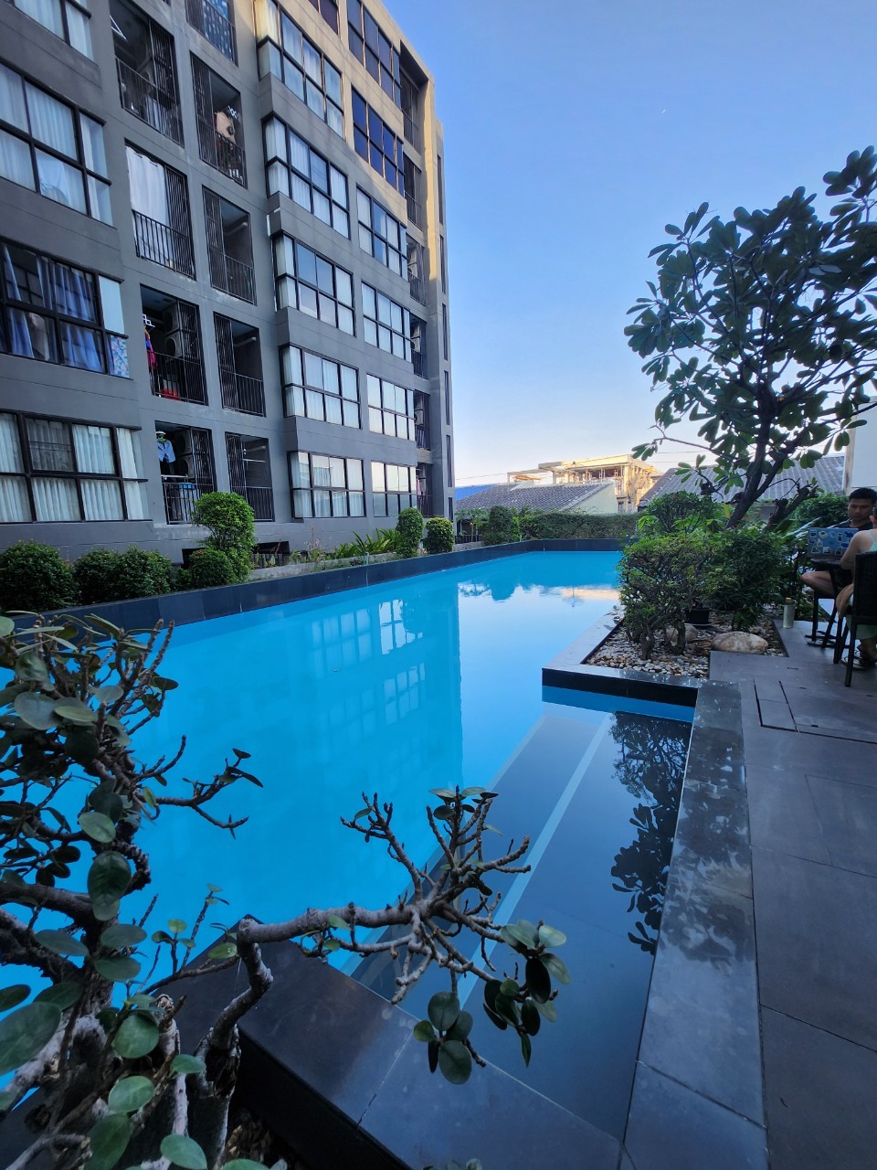 ขายคอนโด The Green Condo 3 เดอะ กรีน คอนโด 3 เฟส : 3 ชั้น: 7 แบบ 1 ห้องนอน 1 ห้องน้ำ 1 ห้องนั่งเล่นและ 1 ห้องครัว ขนาด 31.5 ตารางเมตร