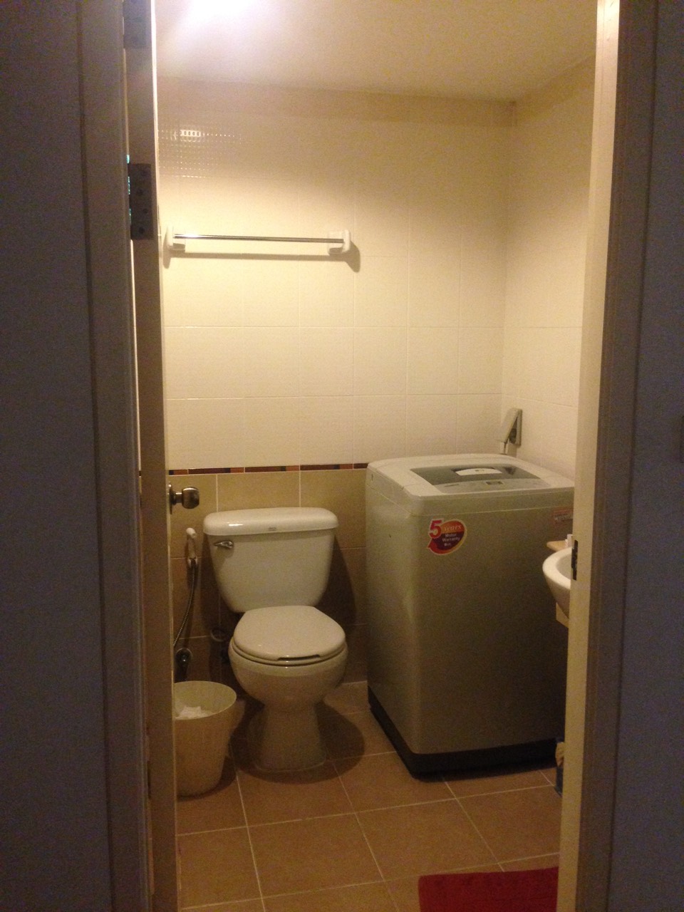 ให้เช่าคอนโด Parkview ( พาร์ควิว – วิภาวดี ) 1 ห้องนอน ราคา 9500 บาท ต่อเดือน ชั้น 3 อาคาร B5 พื้นที่ 33 ตร.ม ทิศตะวันออก หลักสีพร้อมเฟอร์นิเจอร์ บิ้วอิน