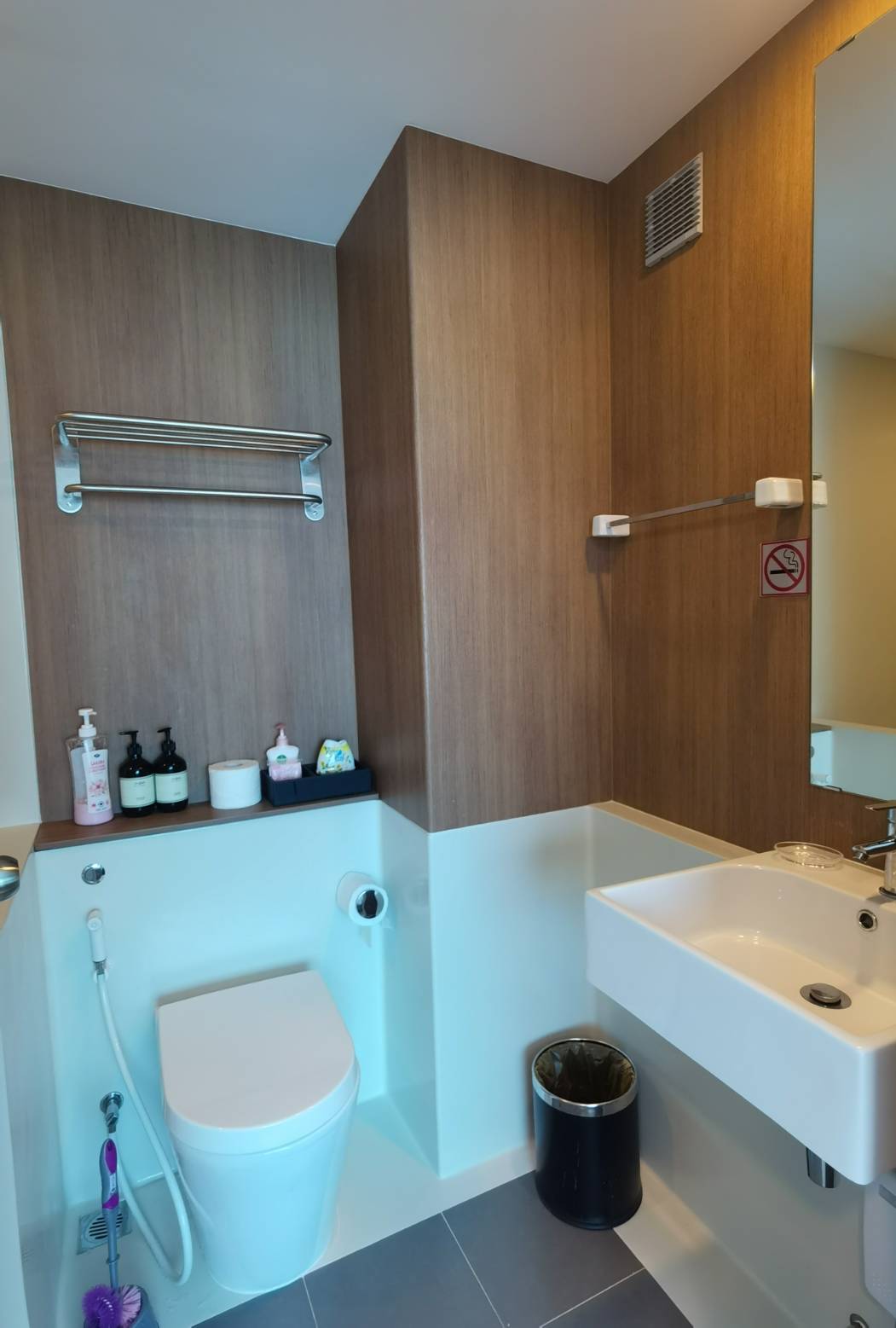 ให้เช่าคอนโด Blossom Condo @ Sathorn - Charoenrat (บลอสซั่ม คอนโด สาทร- -เจริญราษฎร์ 2 ห้องนอน ขนาด 63 ตรม