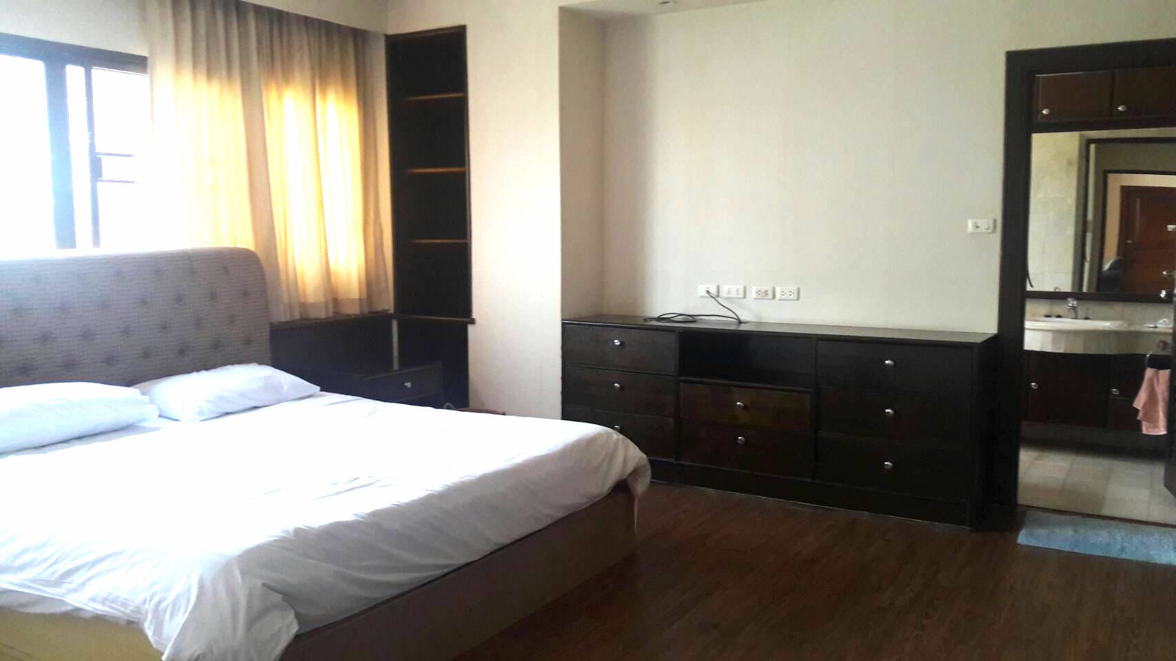 ให้เช่าคอนโด The Waterford Condominium (เดอะ วอเตอร์ฟอร์ด คอนโดมิเนียม) 4 ห้องนอน