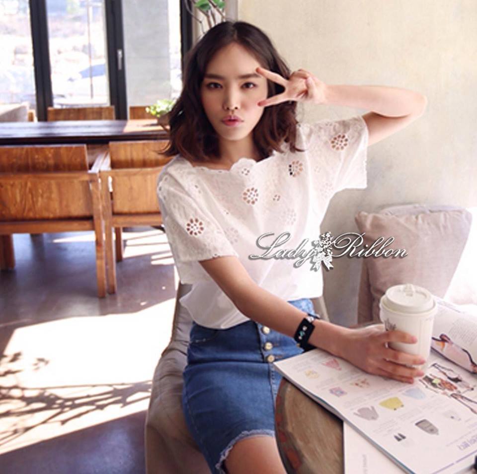 Lady Ribbon\'s Made White Lady Floral Embroidery Blouse เสื้อคอปาดปักฉลุลายดอกไม้สีขาว