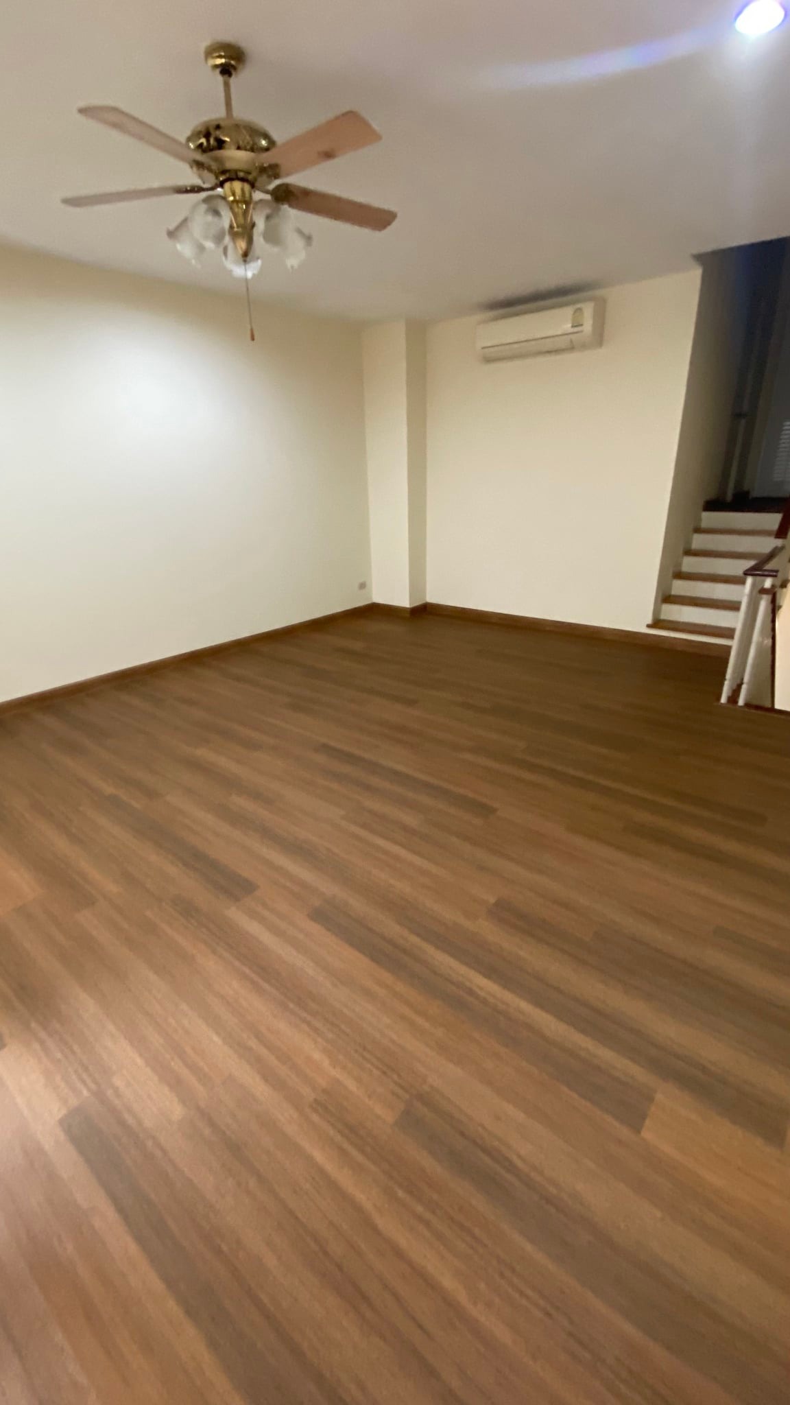 ขาย / ให้เช่า ทาวน์โฮม ,โฮมออฟฟิศ 3 ชั้น โครงการ Baan Klang Muang The Royal Monaco Srinakarin-Pattanakarn