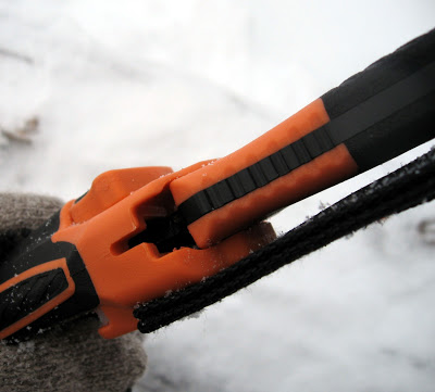 มีดเดินป่า/ยังชีพ Gerber Bear Grylls Ultimate Pro ใหม่ แท้ มีนกหวีดและที่จุดไฟ ของแท้ ของใหม่