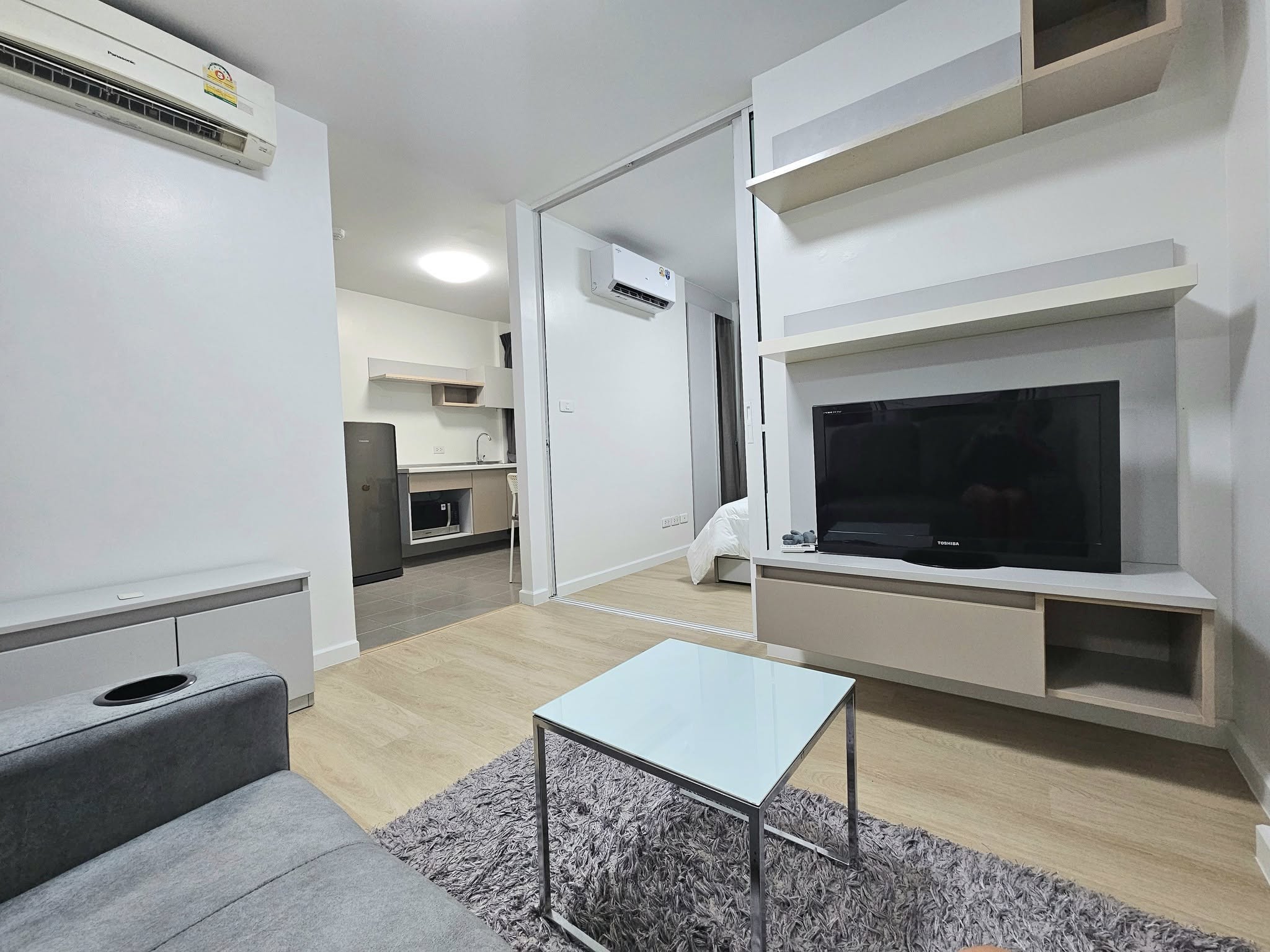 🏡 ให้เช่าด่วน! ดีคอนโด รามคำแหง 9 ห้องรีโนเวทใหม่ทั้งห้อง พร้อมอยู่ | เฟอร์ครบ + เครื่องใช้ไฟฟ้าครบ + เครื่องซักผ้า