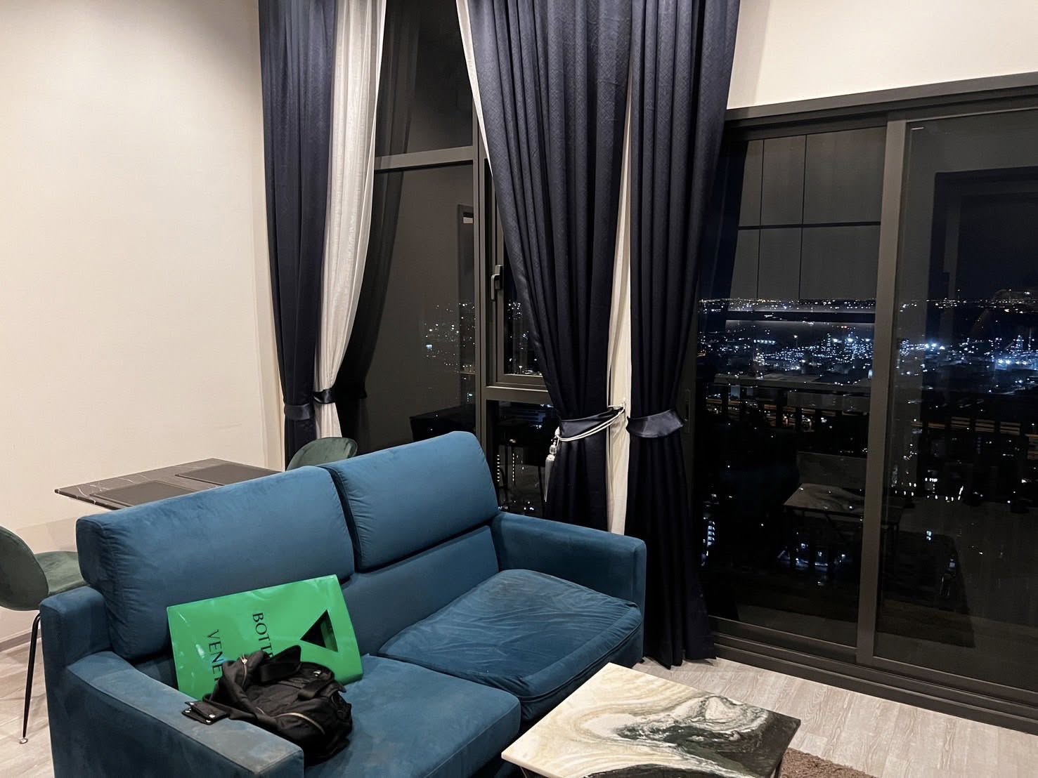 ให้เช่า คอนโด The Line Sukhumvit 101 ทำเลทอง ใกล้ BTS ปุณณวิถี เพียง 250 ม. (เดิน 5 นาทีถึง) + มีรถ Shuttle รับ–ส่งฟรี