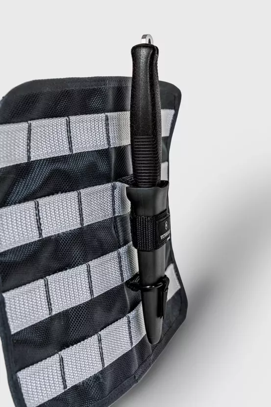 มีดใบตาย VICTORINOX Venture (3.0902.3)