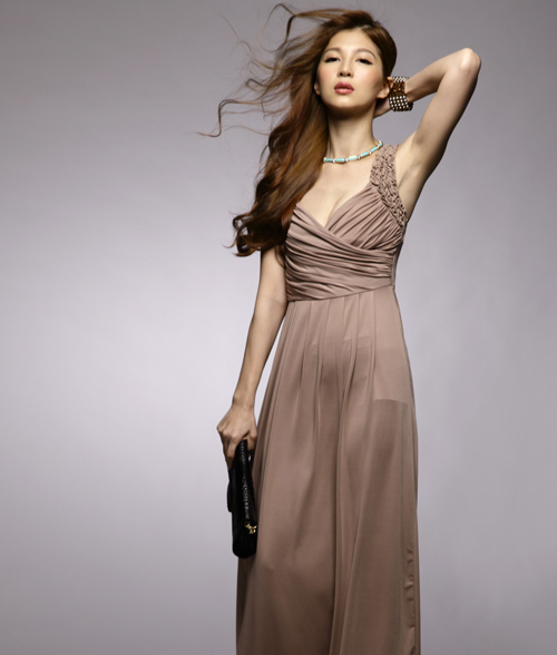 maxi dress เดรสยาว ออกงาน สีน้ำตาล คอวี ผ้าคอตตอน เซ็กซี่ ใส่ไปงานแต่ง สวยๆ