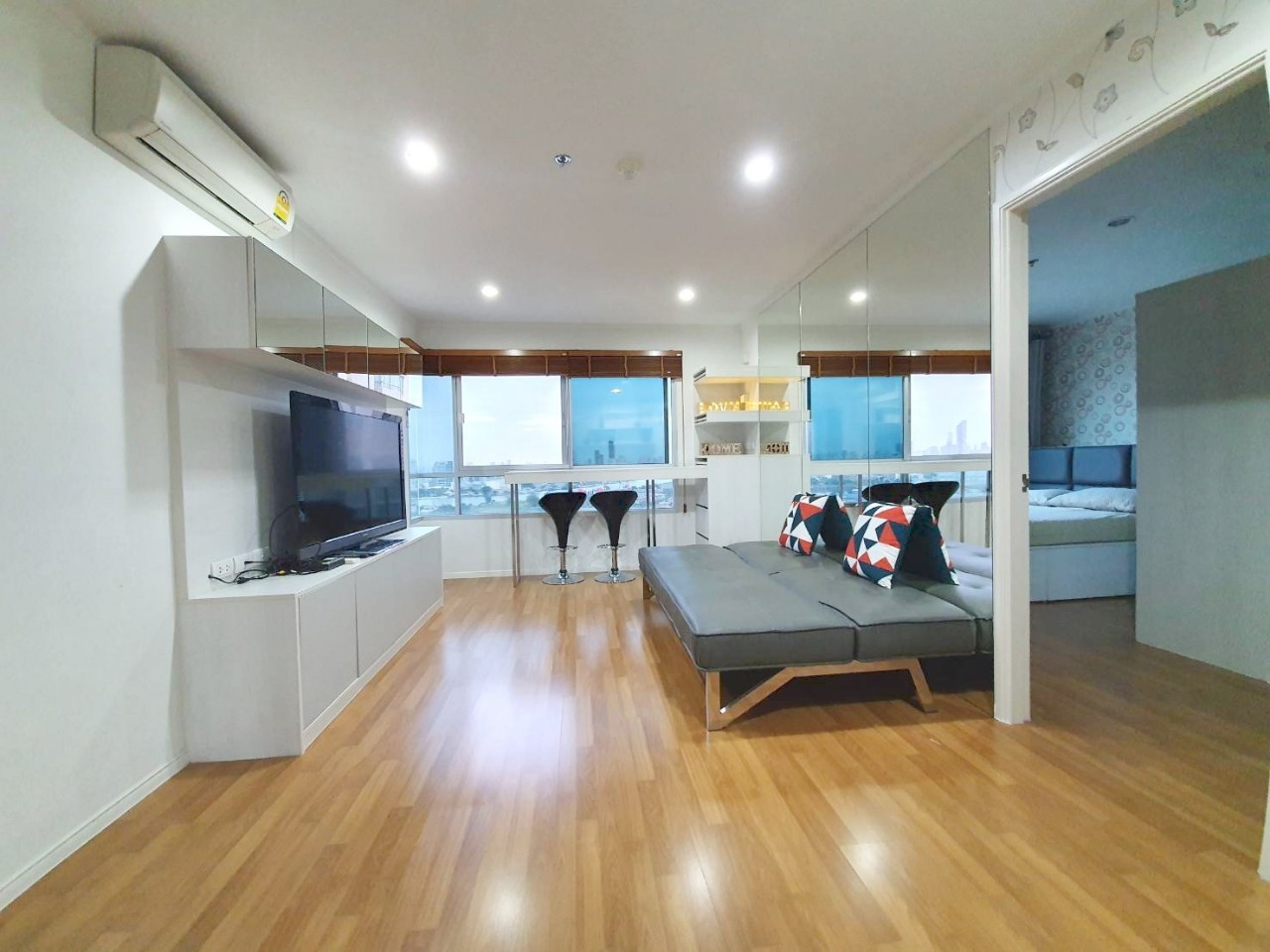 ขายคอนโด Lumpini Place Suksawat - Rama 2 ลุมพินี เพลส สุขสวัสดิ์ - พระราม 2 ห้องใหญ่ 1 ห้องนอน 1 ห้องน้ำ ขนาด 41 ตรม. ห้องมุม มีทั้งหมด 35 ชั้น