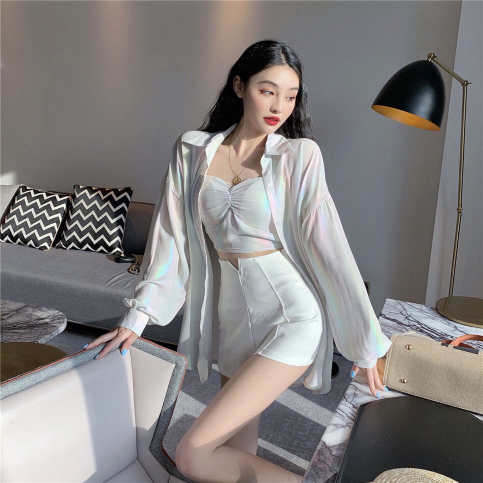 พรีออเดอร์ : เสื้อสายเดี่ยวแฟชั่นสีสะท้อนแสงแบบสวย ด้านหลังสม็อคเข้ารูปน่ารักๆ มี 4สี (สินค้าไม่รวมเสื้อคลุมค่ะ)