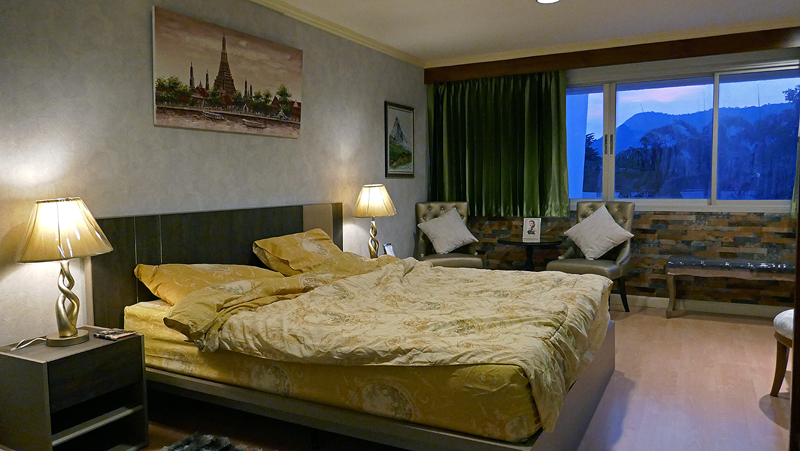 รหัสทรัพย์ 32240 ขายคอนโด Bang Saray Condominium (บางเสร่ คอนโดมิเนียม) ติดทะเลพัทยา 150 ตรม. 2 ห้องนอน 2 ห้องน้ำ 2 ระเบียง ตกแต่งดีไซน์ สวย สง่า มีคลาส ไม้จริง บิ้วอิน พื้นจากตุรกี material นำเข้าจากอิตาลี