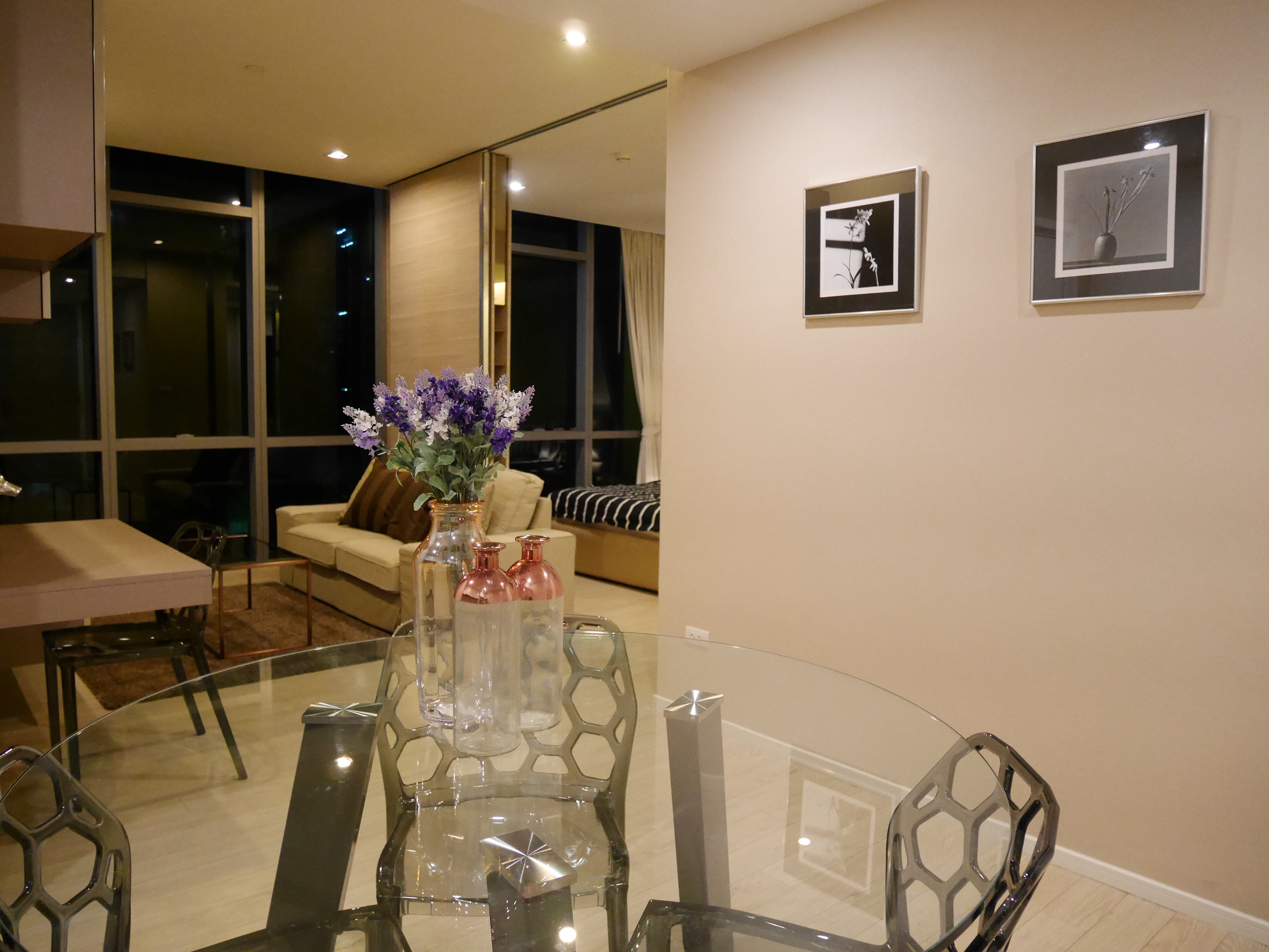 ห้เช่าคอนโด The Room Sukhumvit 21 (เดอะ รูม สุขุมวิท 21 อโศก ) 1 ห้องนอน 1 ห้องน้ำ ขนาด 50 ตรม