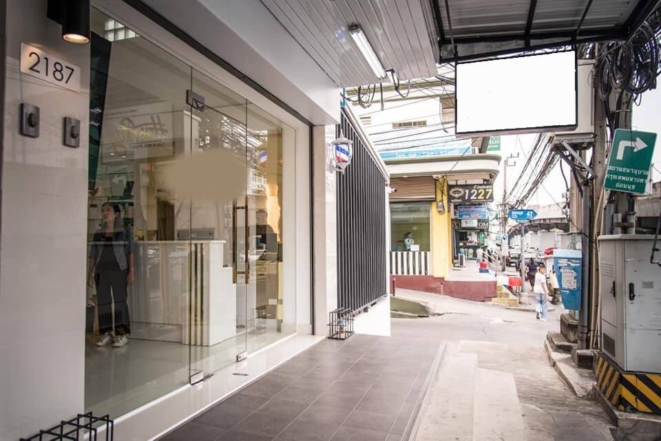 ให้เช่าตึกแถว ติดถนนอ่อนนุช หน้าปากซอยอ่อนนุช 47 ร้านเดิมเปิดเป็นร้านทำผม ทำเล็บ ทั้งหมด 4 ชั้น