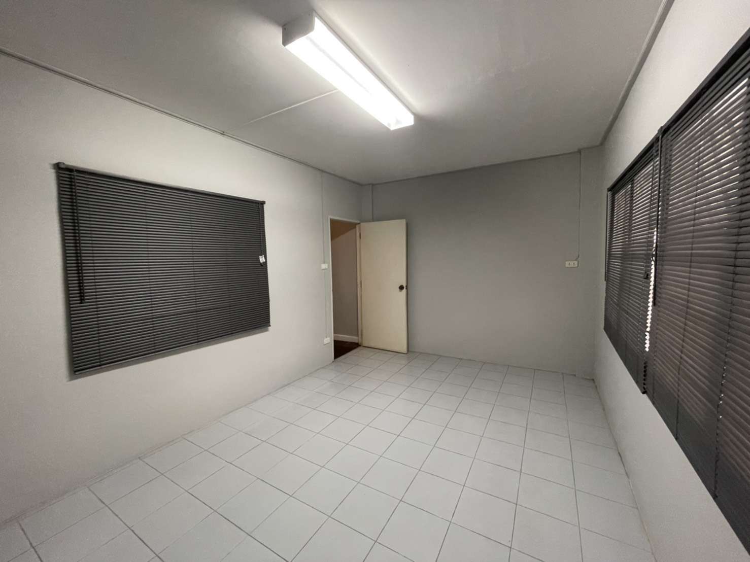 ให้เช่า ทาวน์โฮม รัชดา-สุทธิสาร 5 ห้องนอน (170 m2) ใกล้ MRT สุทธิสาร/ห้วยขวาง 35,000 บาท/เดือน !!