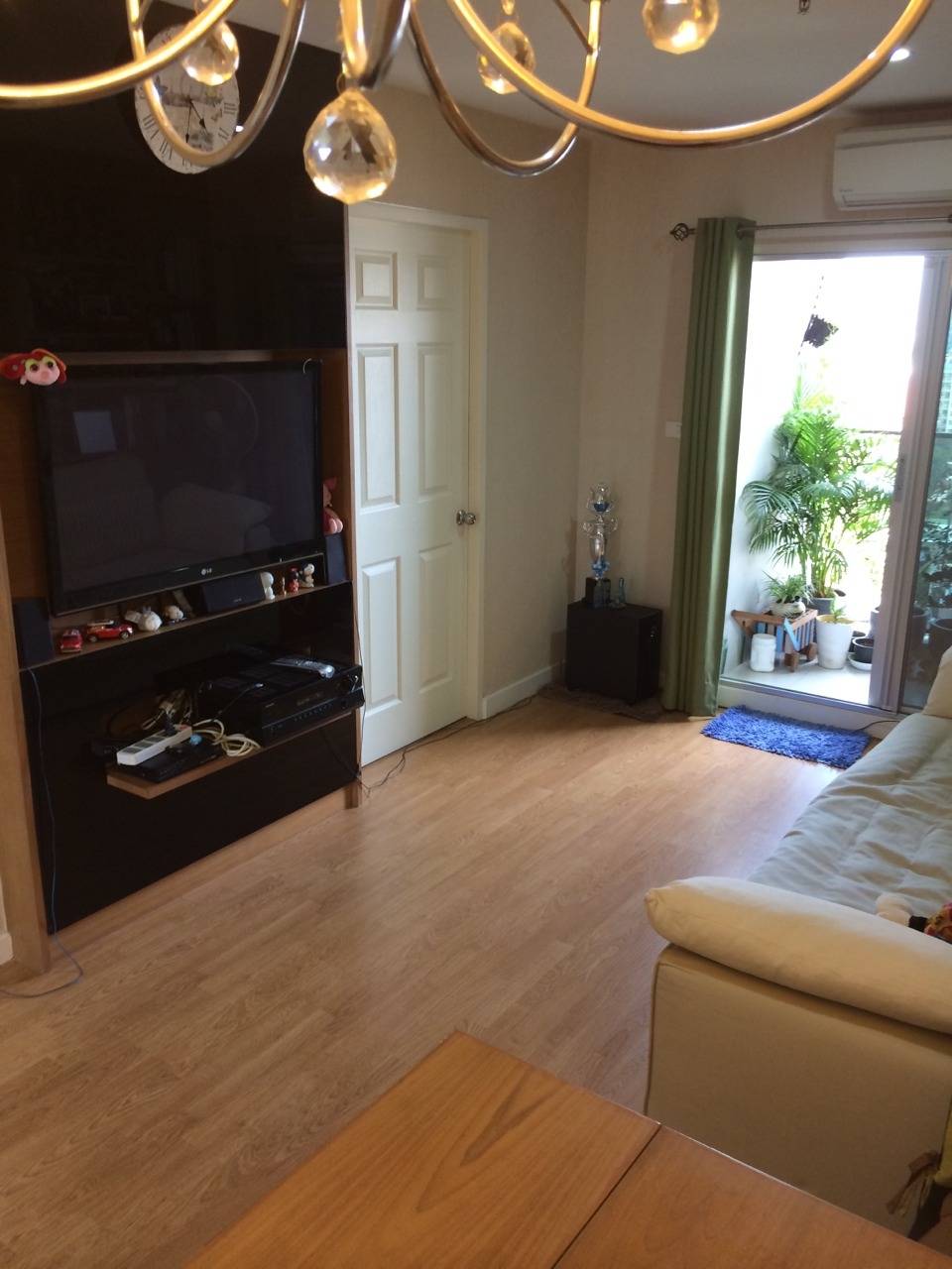 ขาย คอนโด U-delight@Huai kwang พร้อมอยู่ Fully Furnished ราคา 3.8 ล้าน ค่าโอนคนละครึ่ง 1 Bedroom : พื้นที่ 43 ตร.ม.ห้องทิศตะวันออก ตึก C, ชั้น 14, ห้องมุม