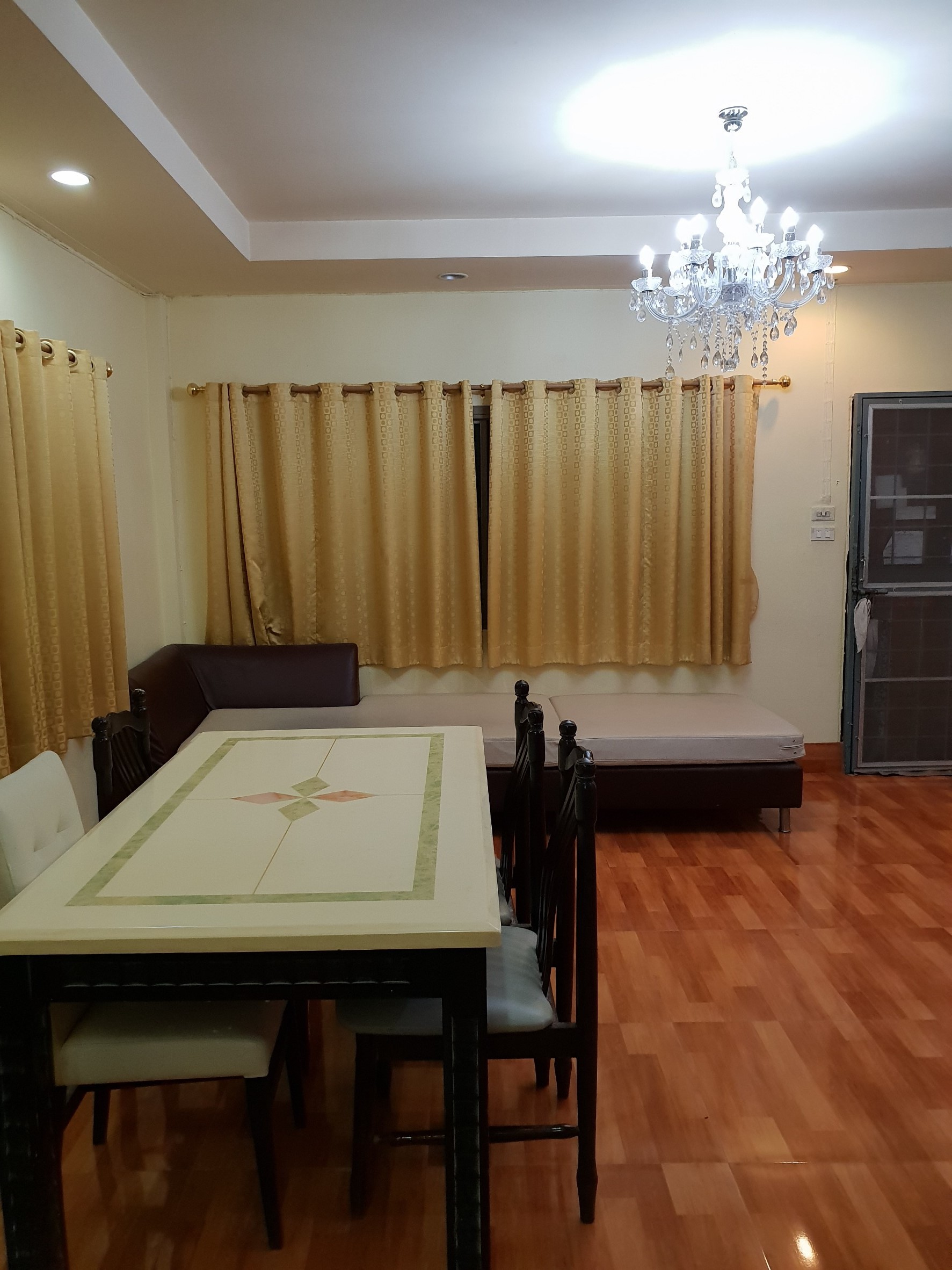 ขาย / เช่าบ้านแฝด 2 ชั้น หมู่บ้าน รังสิยา ซ.อุดมสุข 58 ถ.สุขุมวิท 103 ขายราคา 5.5 ล้าน 3 ห้องนอน