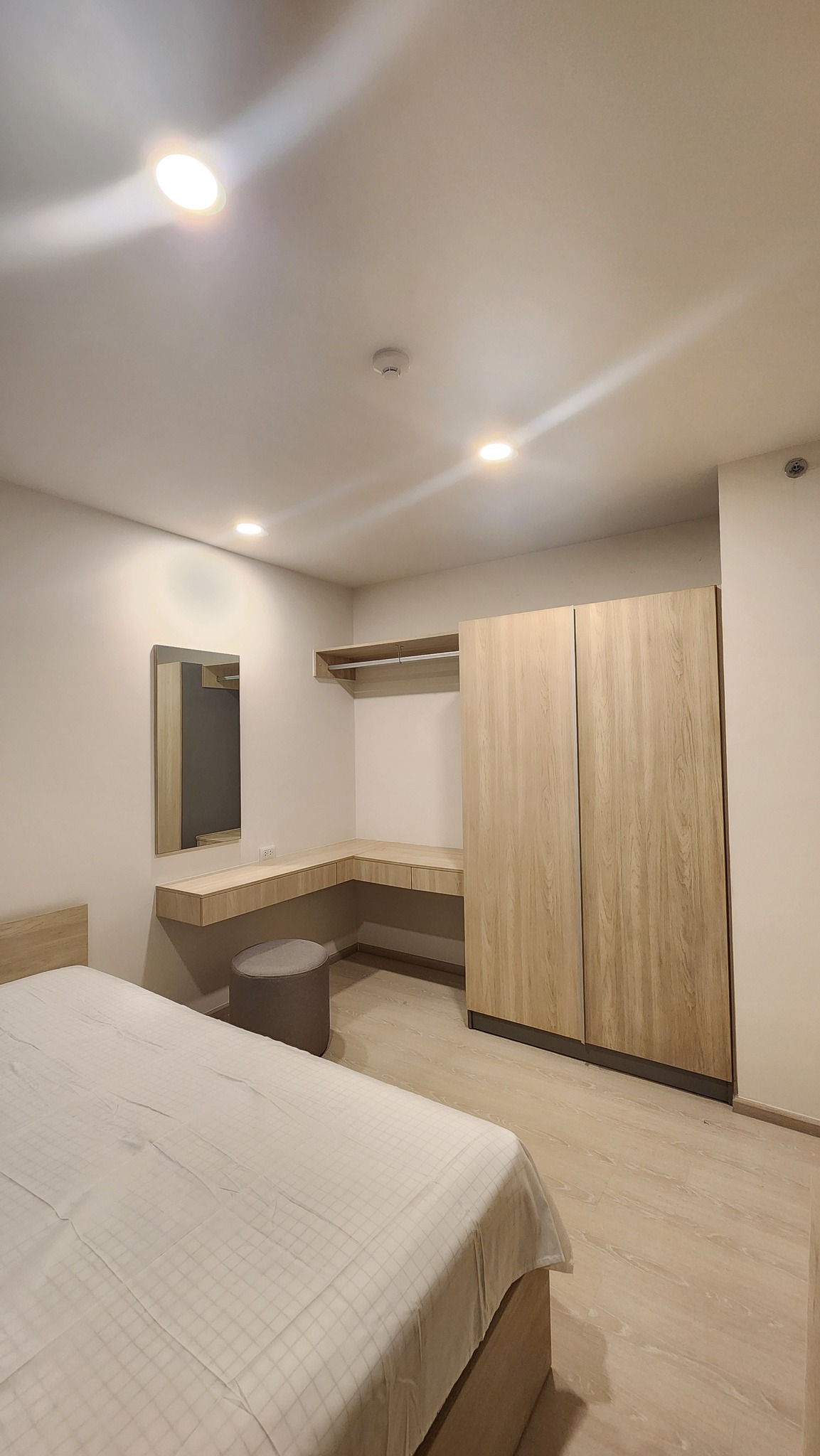 ขายคอนโด ฟีล พหล 34 / For Sale Phyll Phahol 34 (English below)