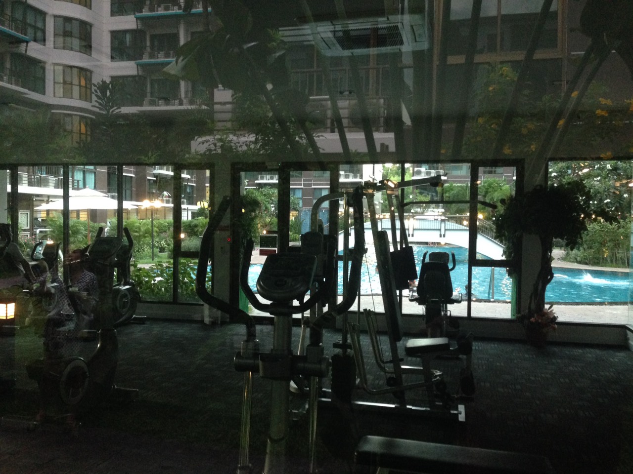 ให้เช่า คอนโด ซัมเมอร์ การ์เด้น summer garden 1 ห้องนอน ขนาด 32.4 ตรม. ชั้น 5 เฟอร์ครบ เครื่องใช้ไฟฟ้าพร้อม ห้องมุม วิวสระ มีฟิตเนส ราคา 10,000 ต่อเดือน