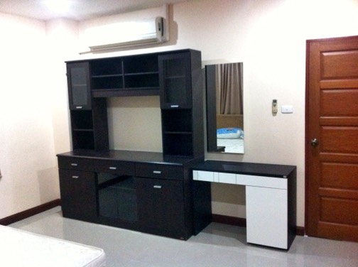 รหัสทรัพย์ 92445 ให้เช่าคอนโดกลางกรุงรีสอร์ท Klangkrung Resort รัชดาซอย 7 ห้อง 1 ห้องนอน 1 ห้องน้ำ 1 ห้องครัว พร้อม 1 ห้องนั่งเล่น