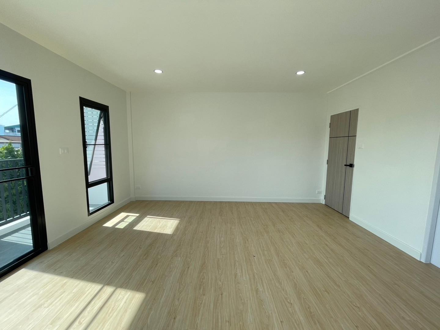 ด่วน! ทาวน์โฮม 3 ชั้น ติวานนท์ 43 ใกล้ MRT สามัคคี ✨ รีโนเวทใหม่หมดจด! ราคาพิเศษ ฿3.99 ล้าน