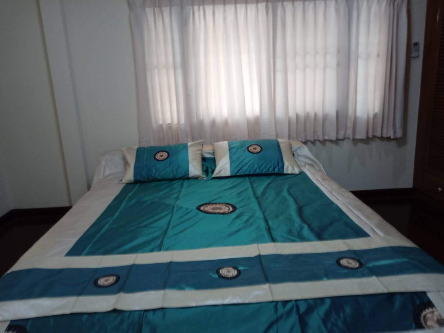 ให้เช่าทาวน์เฮ้าส์ 2 ชั้น หัวมุมถนน อยู่ในหมู่บ้าน กาญจนา ซอย จ่าบัน ศรีราชา 4 ห้องนอน 35,000 /ต่อเดือน