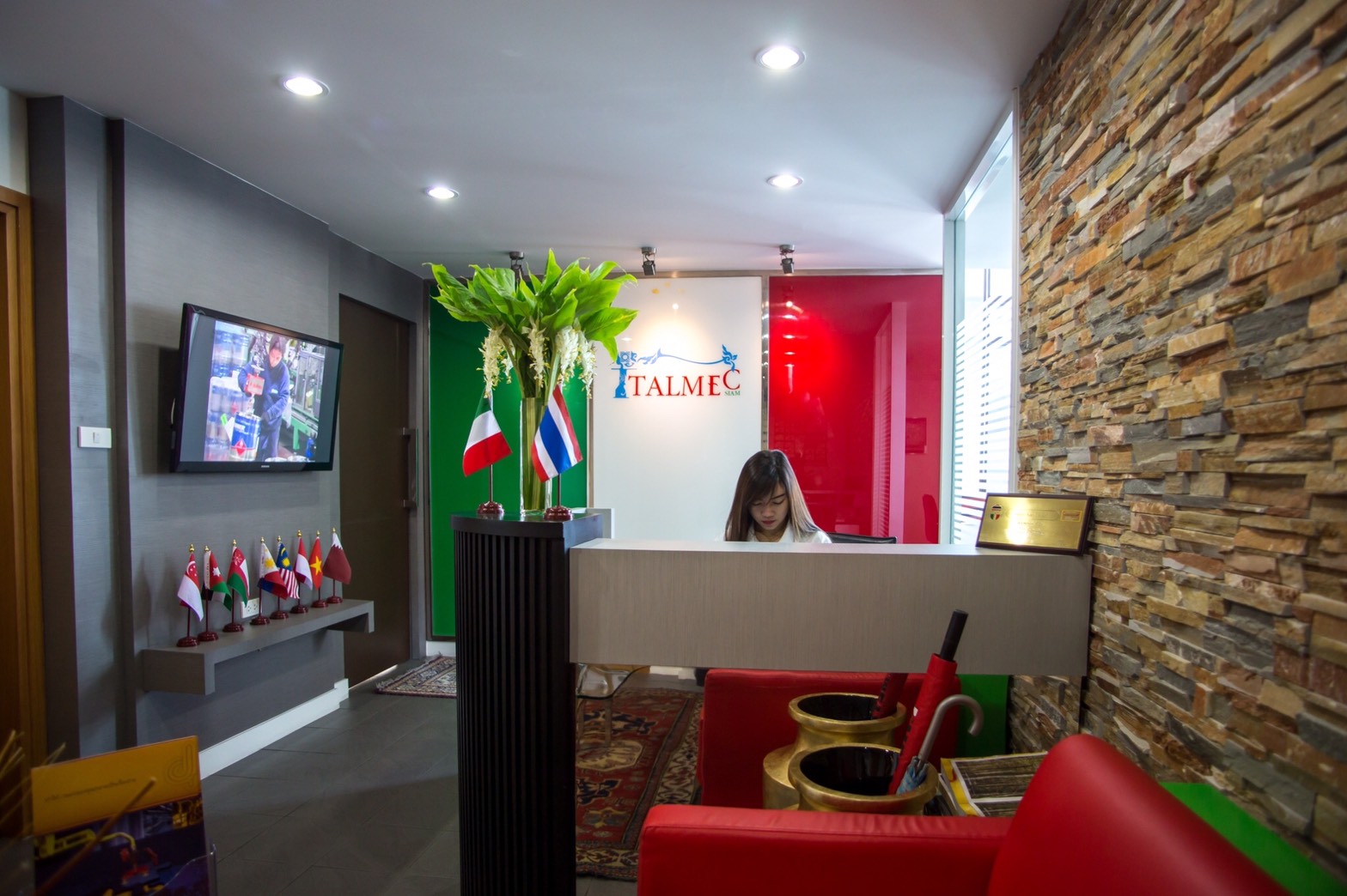 ขายคอนโด The Emporio Place (ดิ เอ็มโพริโอ เพลส) 1 ห้องนอน 1 ห้องน้ำ ขนาด 140 ตรม ชั้น 8 ห้องดูแพล็กซ์ อาคาร ซี