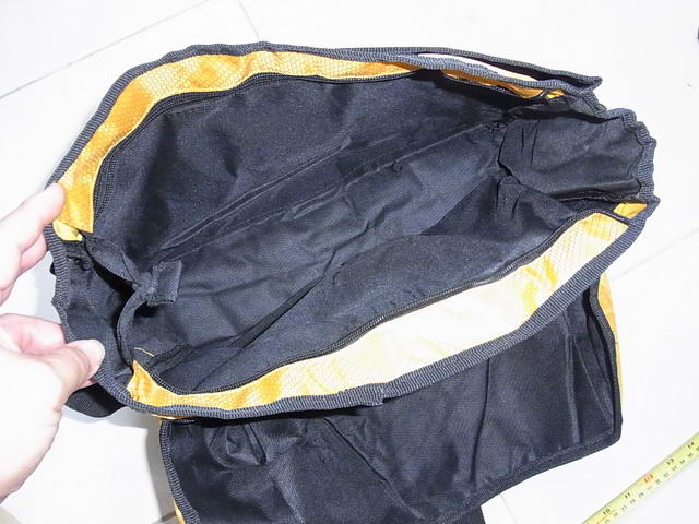 กระเป๋าสะพาย SUPREME ใบใหญ่ กว้า15นิ้ว ผ้ากันน้ำ มีสายรัดเอวเพิ่มความกระชับ