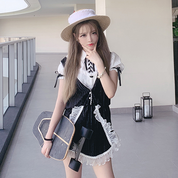 Summer Joy : จั๊มสูทสีดำแต่งระบายลูกไม้ มีกางเกงชั้นในตามแบบ (สินค้าไม่รวมเสื้อเชิ๊ตค่ะ) แบรนด์แท้