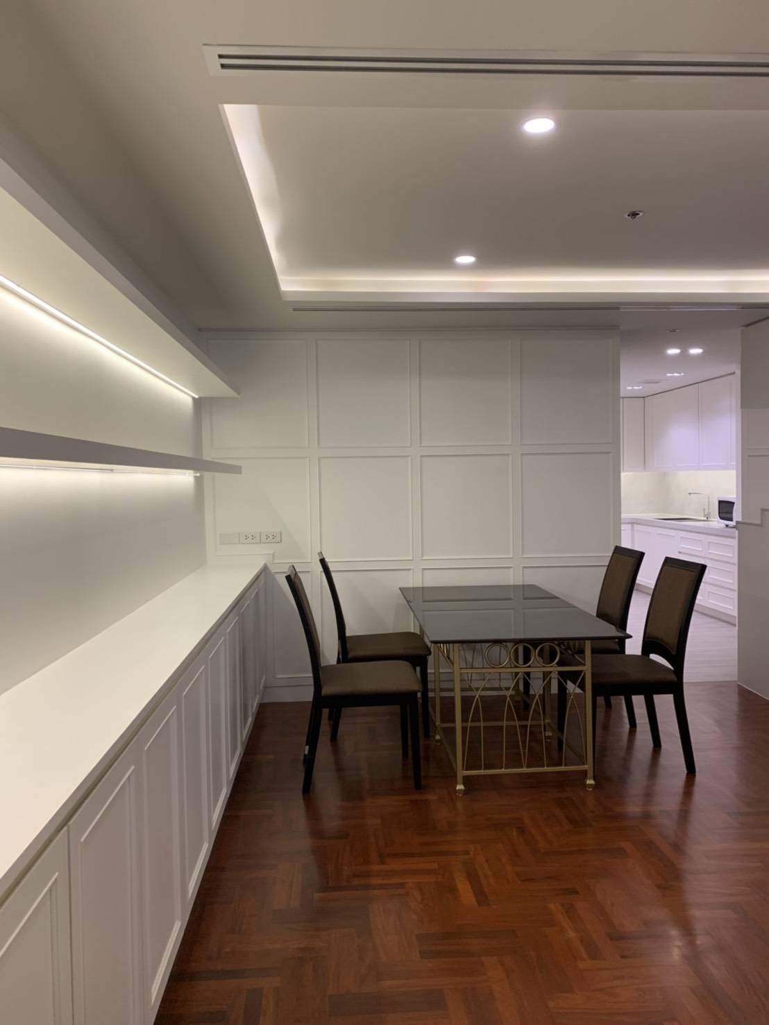 ให้เช่าคอนโด Baan Suanpetch (บ้าน สวนเพชร) 2 ห้องนอน 3 ห้องน้ำ 1 ห้องแม่บ้าน 1 ห้องรับแขก 1 ห้องครัว