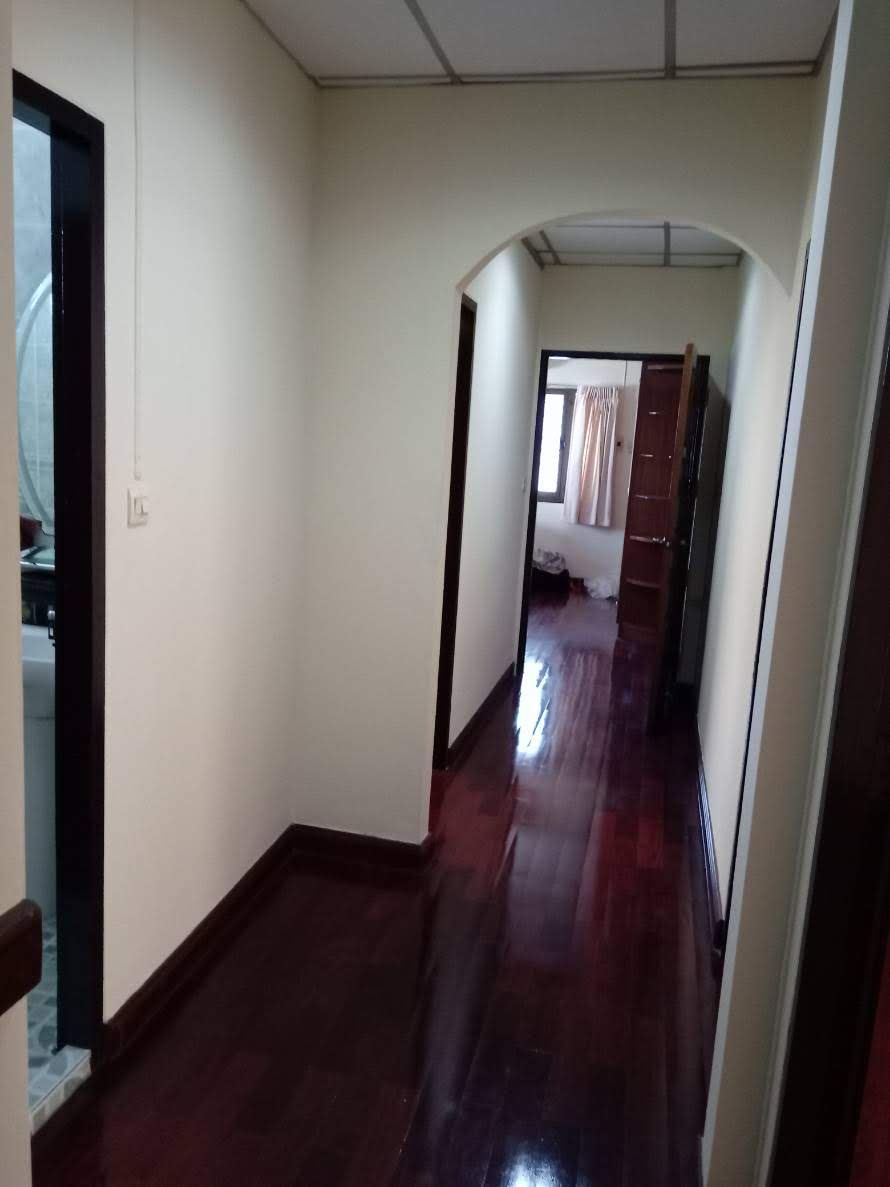 ให้เช่าทาวน์เฮ้าส์ 2 ชั้น หัวมุมถนน อยู่ในหมู่บ้าน กาญจนา ซอย จ่าบัน ศรีราชา 4 ห้องนอน 35,000 /ต่อเดือน