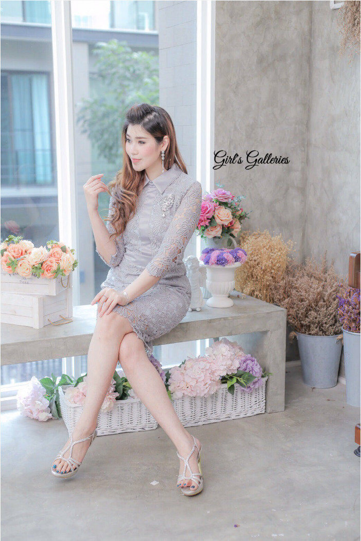 ชุดออกงาน/ชุดไปงานแต่งงานสีเทา ผ้าลูกไม้ เข้ารูป สวยหวาน เรียบหรู
